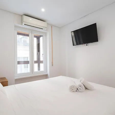 Apartamento De Lujo En La Plaza Pedro Zerolo Al Lado De Gran Via Apartment