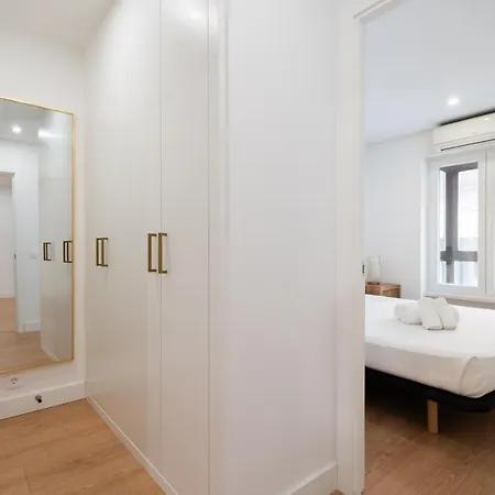 Apartamento De Lujo En La Plaza Pedro Zerolo Al Lado De Gran Via Madrid