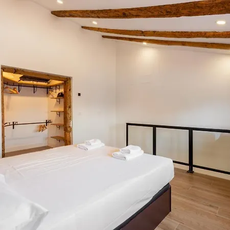 Bright Duplex- 1bd 1,5 Bth - Sol *