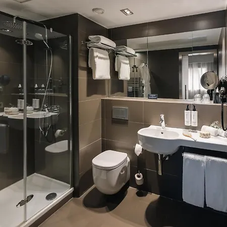 Hotel Voco Retiro By Ihg Madryt