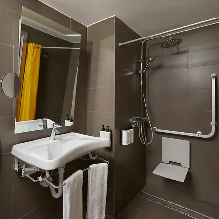 Hotel Voco Retiro By Ihg Madryt