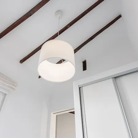 Deluxe. 2br 1bt. Elevator. Apartamento