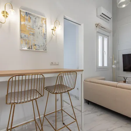 Deluxe. 2br 1bt. Elevator. Apartamento *