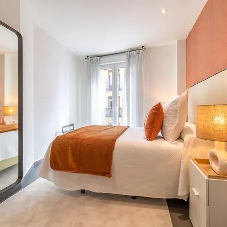 Authentic La Latina Getaway Just Steps From Iconic Rastro Latina Toledo X Apartment Madrid
