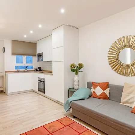 Chueca I Calle Farmacia 1br 1bh Apartment *