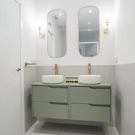 Amazing Apartment-3bedrooms 3bathrooms-lavapies Apartment