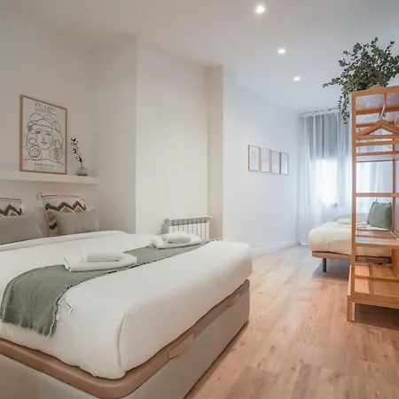 Amazing Apartment-3bedrooms 3bathrooms-lavapies Apartment