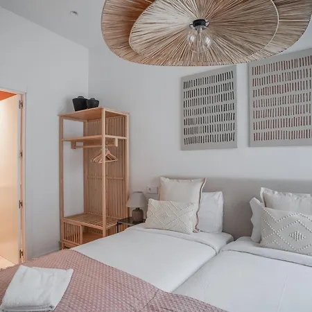 Amazing Apartment-3bedrooms 3bathrooms-lavapies Apartment