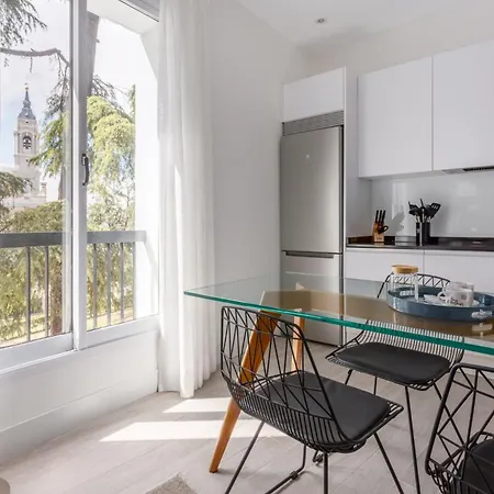 Charming Near Almudena And Royal Palace Perfect Royal Palace Ii דירה
