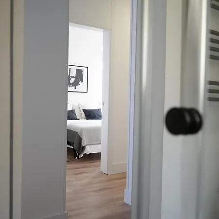 Diaphanous And Modern- 2bd 2bth- Plaza Espana