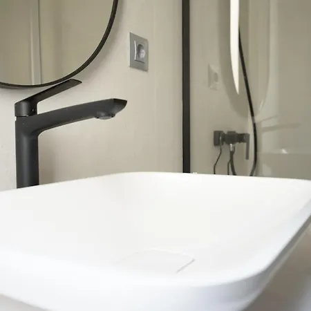 Diaphanous And Modern- 2bd 2bth- Plaza Espana Madrid