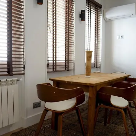 Diaphanous And Modern- 2bd 2bth- Plaza Espana Madrid