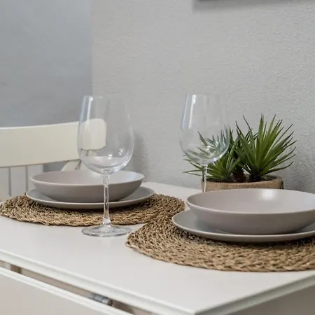 Apartment Wide & Modern- 3bd 1bth- Delicias Madrid