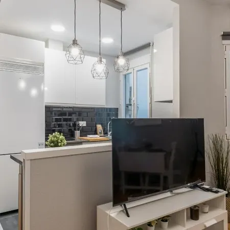 Apartment Wide & Modern- 3bd 1bth- Delicias