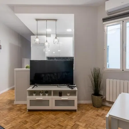 Apartment Wide & Modern- 3bd 1bth- Delicias *