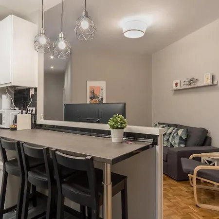Wide & Modern- 3bd 1bth- Delicias *