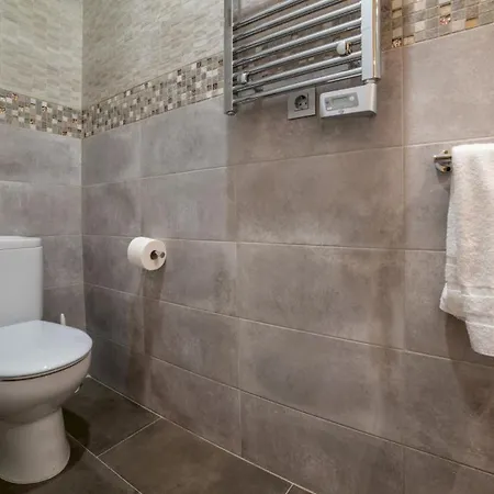 2 Bedrooms 1.5 Bathrooms Furnished - Justicia - Refurbished - Mintystay Apartamento