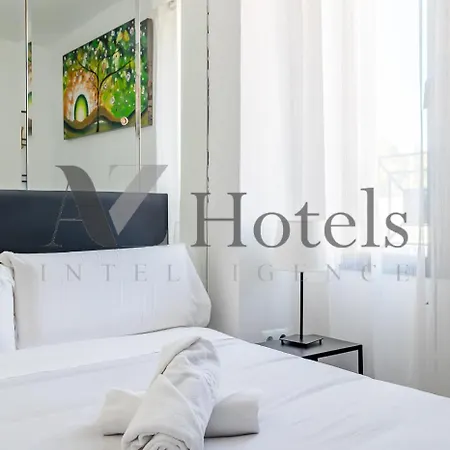 Ayz Ulises - Auto Check-in Guest house Madrid