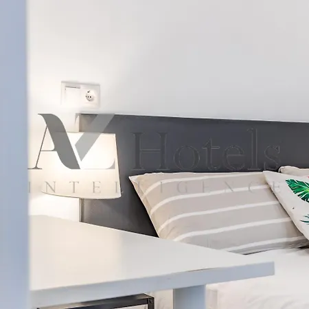 Ayz Ulises - Auto Check-in * Madrid