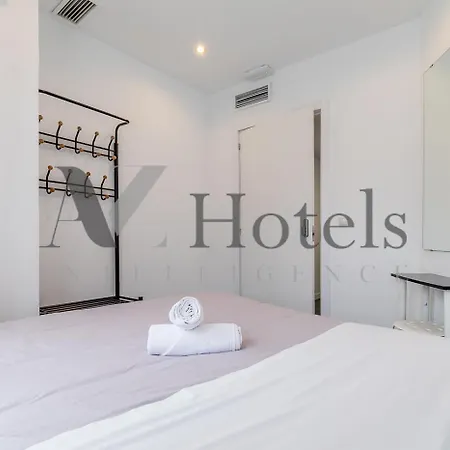 Ayz Ulises - Auto Check-in Guest house Madrid