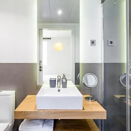 Gran Via Apartment *