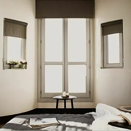 Room00 Ventura אכסניה