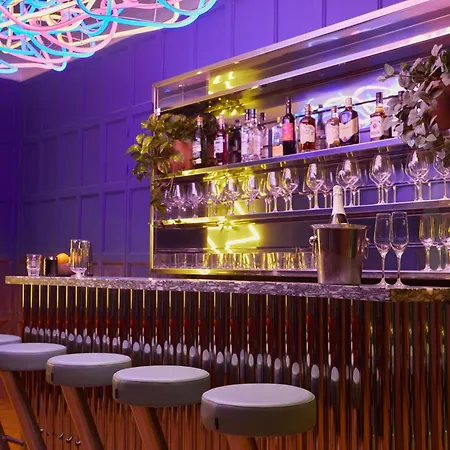 Hotel The Social Hub 4 Star 4*