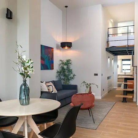 Beautiful Duplex In Front Of Vista Alegre Palace Appartamento *
