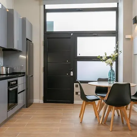Beautiful Duplex In Front Of Vista Alegre Palace Appartamento