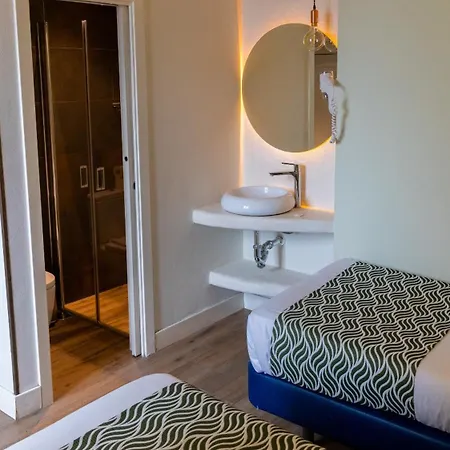 Hostel Charlotte-gran Via *