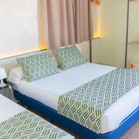 Hostel Charlotte-gran Via *