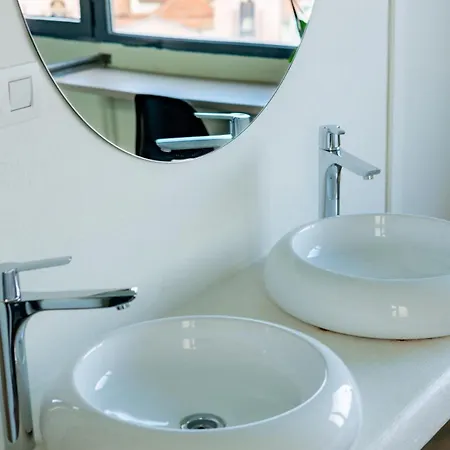 Hostel Charlotte-gran Via *