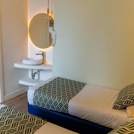 Charlotte-gran Via Hostel *
