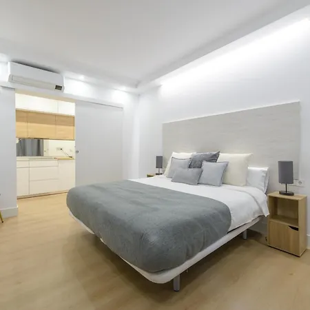 Gran Via New 2br 1bth Elevator