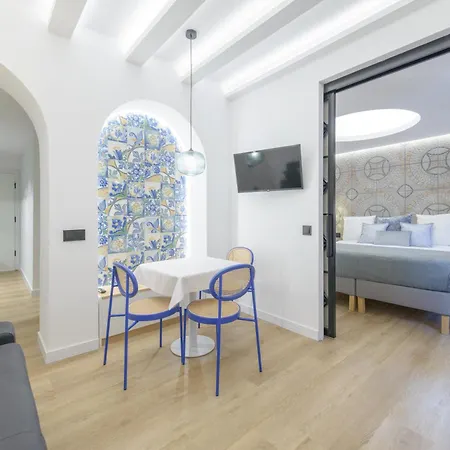 Gran Via Capitals By Monaro*****