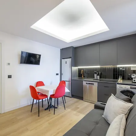 Gran Via Capitals By Monaro*****