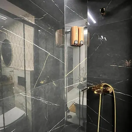 Chic12 Only For Millionaires Groups * Madrid