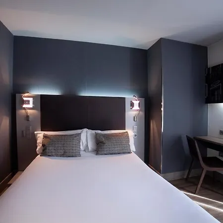 Hotel Petit Palace Plaza Espana 4*