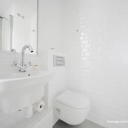 Hotel Numa Script