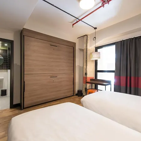 Generator Hostal *