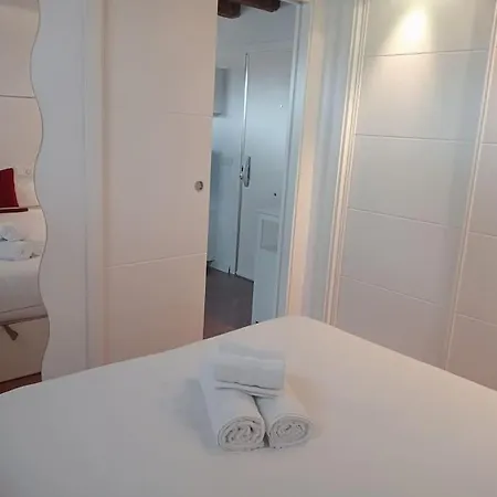 Emblematic Flat In - Arenal Madrid