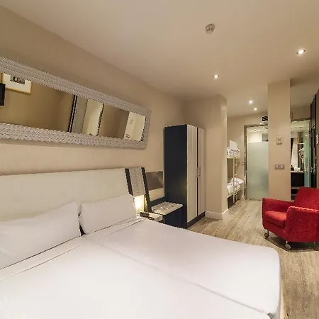 Petit Palace Arenal Hotel