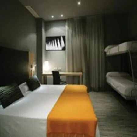 Petit Palace Tres Cruces Hotel