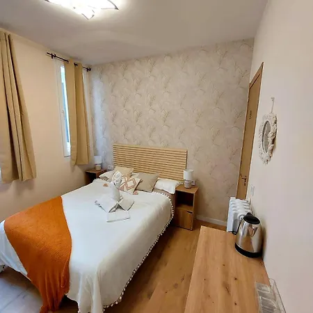 Universal Guest house *