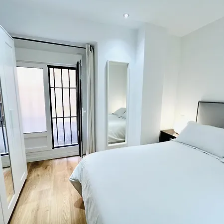 Plaza De La - Exclusive Bed and breakfast Madrid