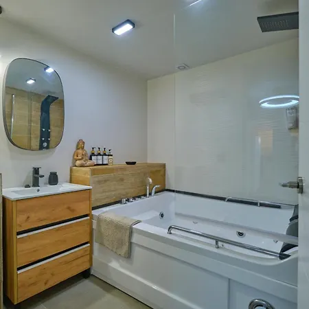 Centricos Con Jacuzzi Y Netflix Apartment Madrid