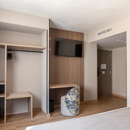 Rafaelhoteles Piramides Hotel 3*