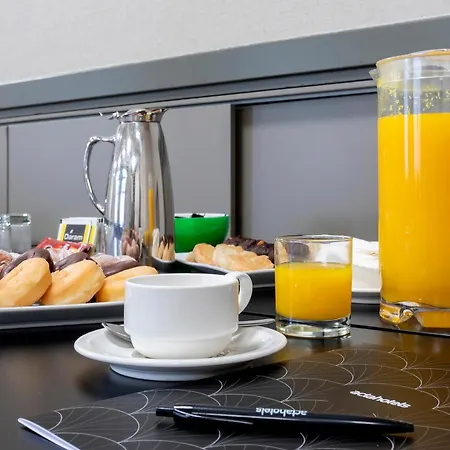 Rafaelhoteles Piramides 3*