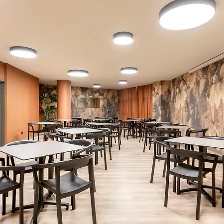 Rafaelhoteles Piramides 3*