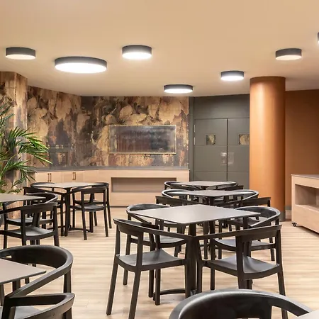 Rafaelhoteles Piramides 3* Madrid